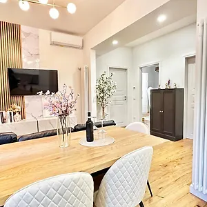  Apartment D'arte, L'oasi Italy
